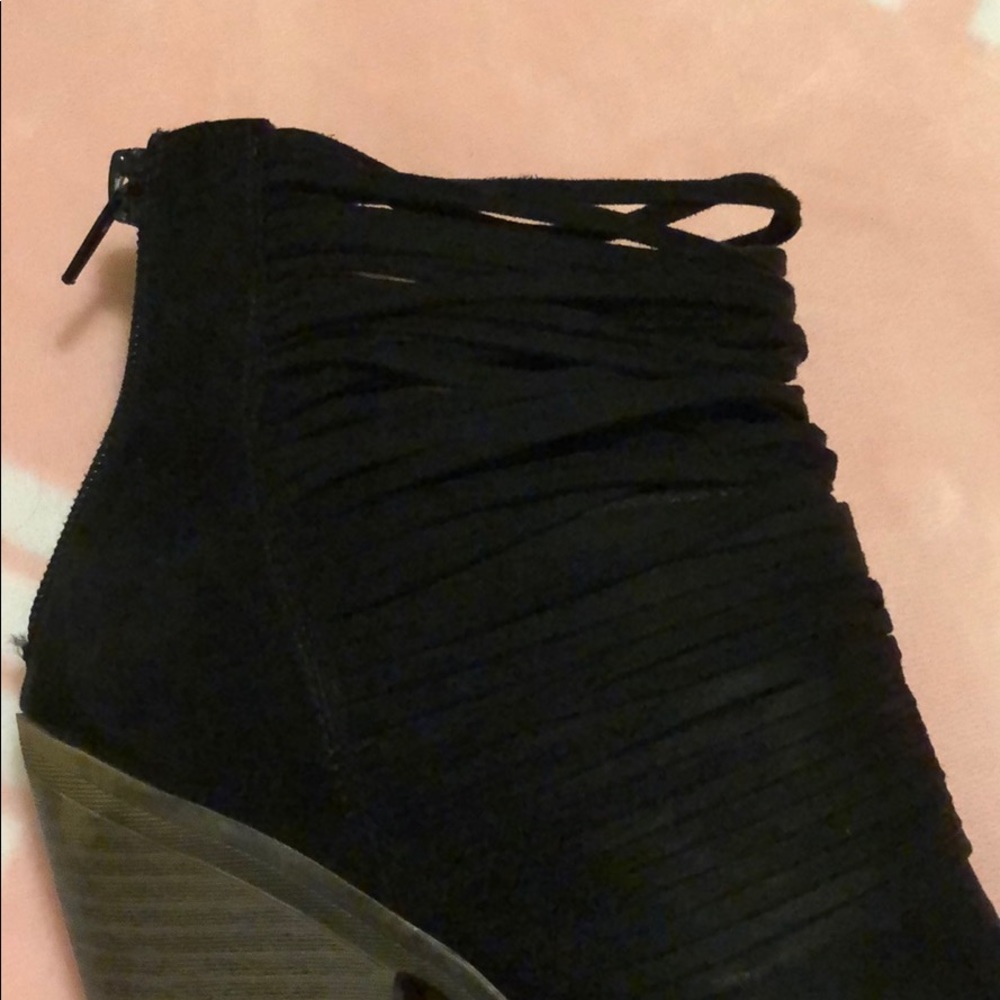 Fergalicious Heeled booties layered look detail